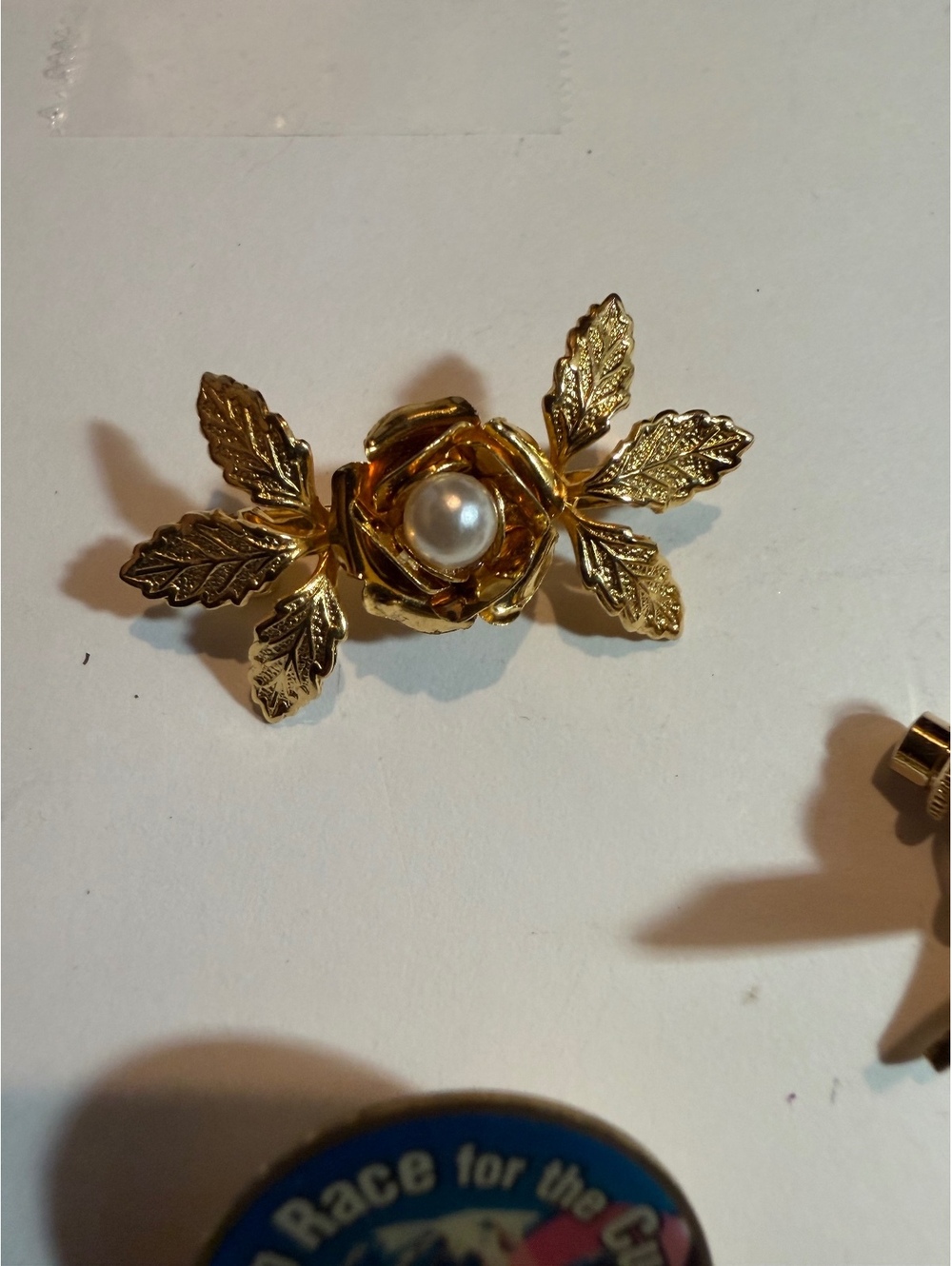 Gold tone leaf faux pearl brooch